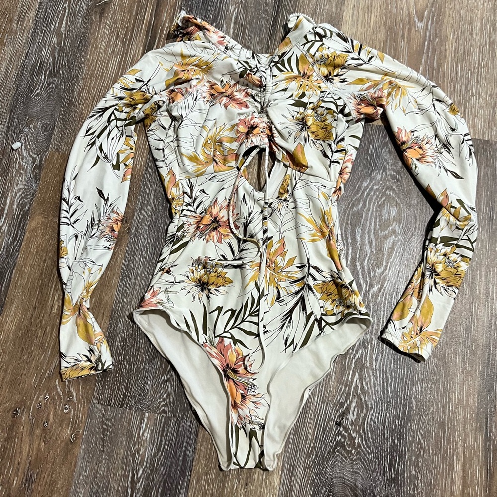 O’Neil  full swimsuit size small.